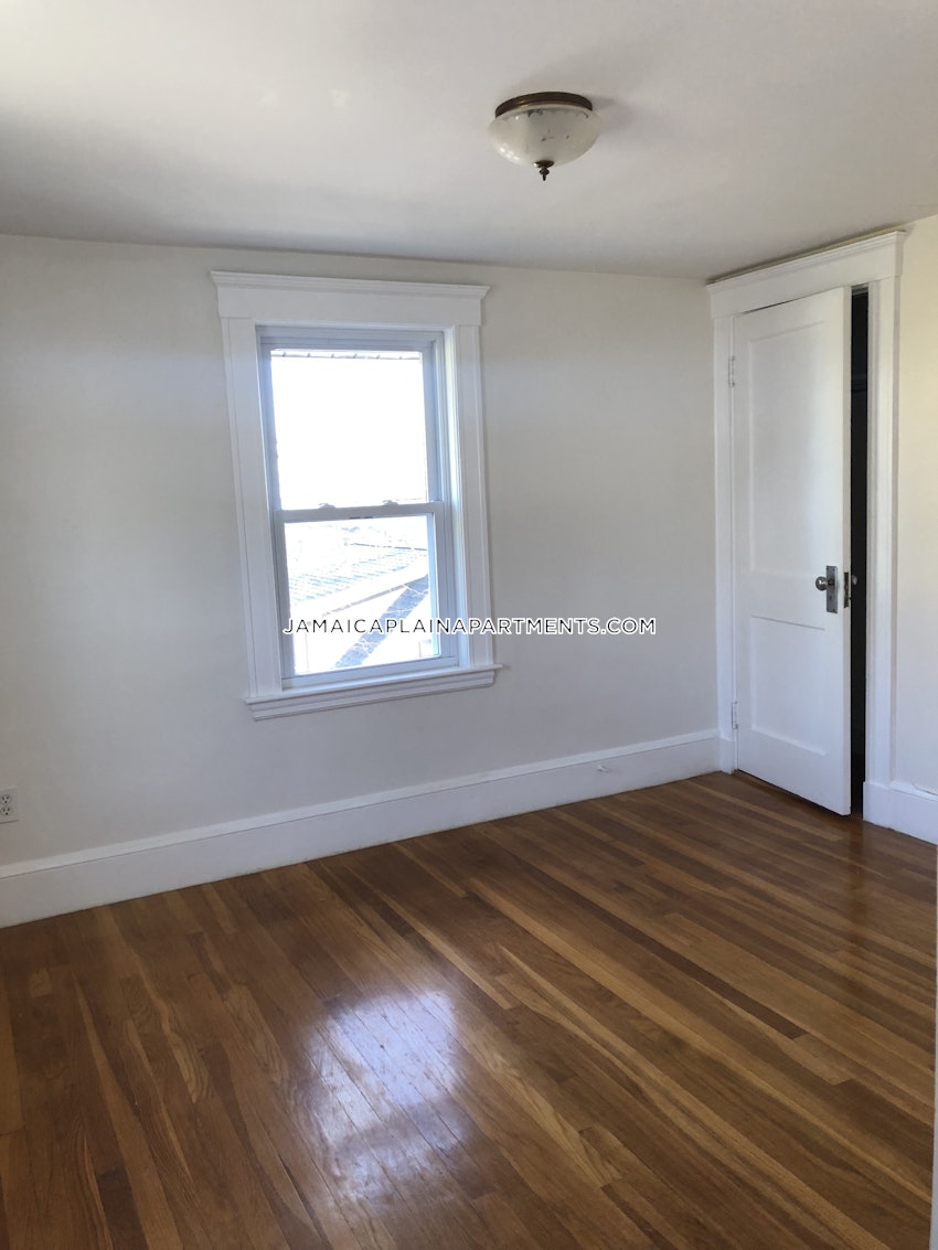 BOSTON - JAMAICA PLAIN - ARBORETUM - 4 Beds, 1.5 Baths - Image 12