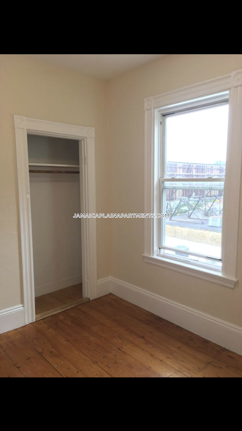 BOSTON - JAMAICA PLAIN - CENTER - 4 Beds, 1 Bath - Image 11