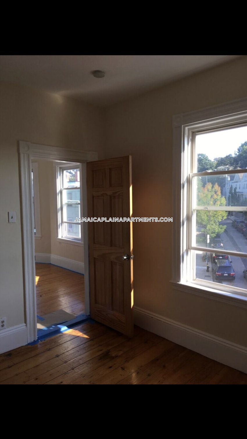 BOSTON - JAMAICA PLAIN - CENTER - 4 Beds, 1 Bath - Image 9