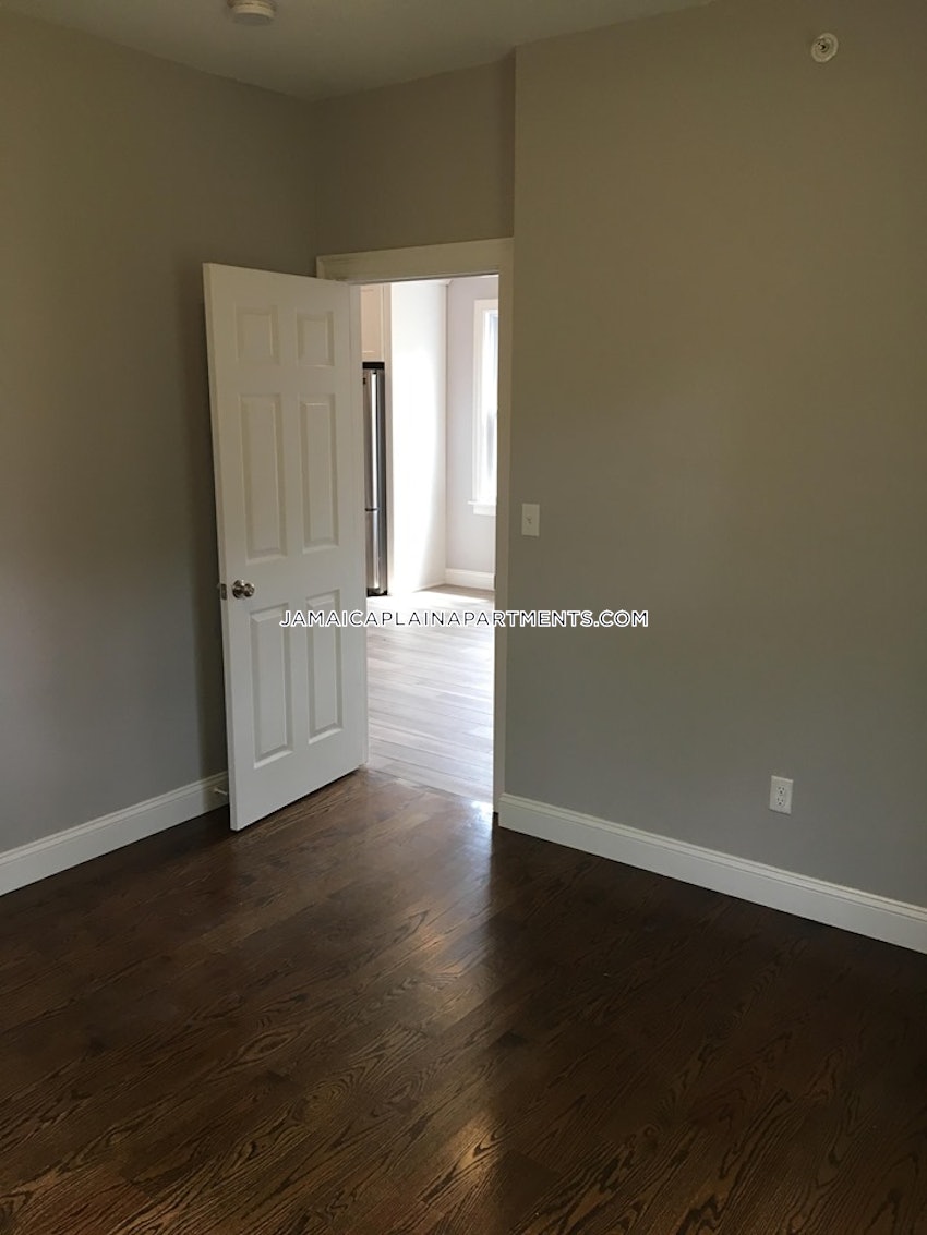 BOSTON - JAMAICA PLAIN - CENTER - 4 Beds, 2 Baths - Image 13