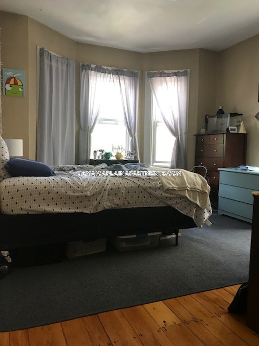 BOSTON - JAMAICA PLAIN - CENTER - 3 Beds, 1 Bath - Image 6