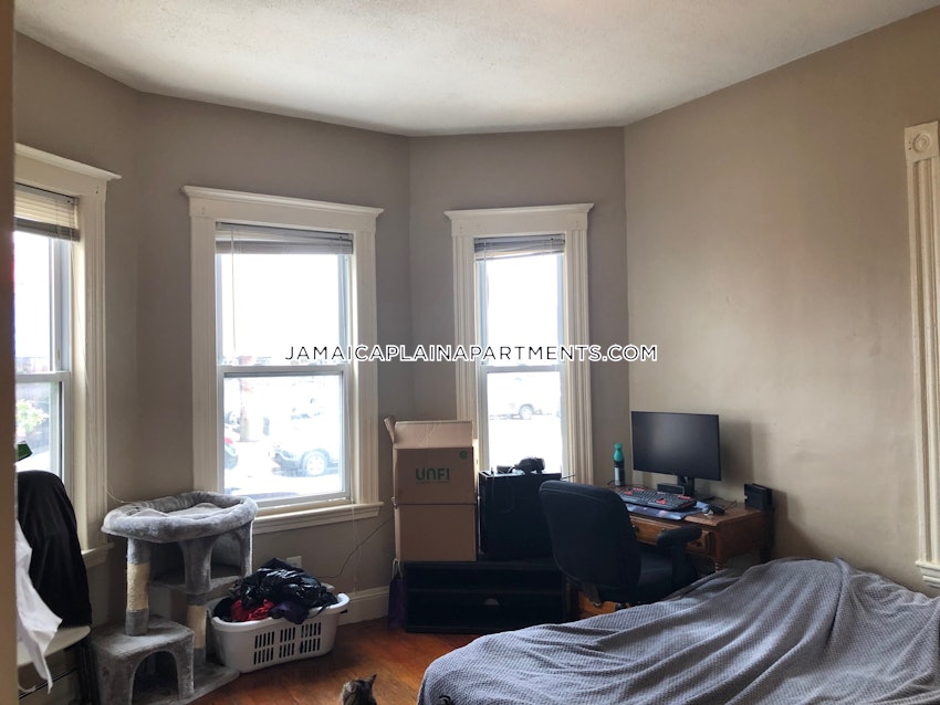 BOSTON - JAMAICA PLAIN - CENTER - 3 Beds, 1 Bath - Image 4