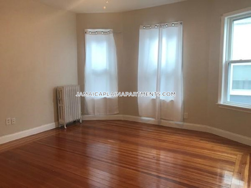 BOSTON - ROSLINDALE - 4 Beds, 1 Bath - Image 3