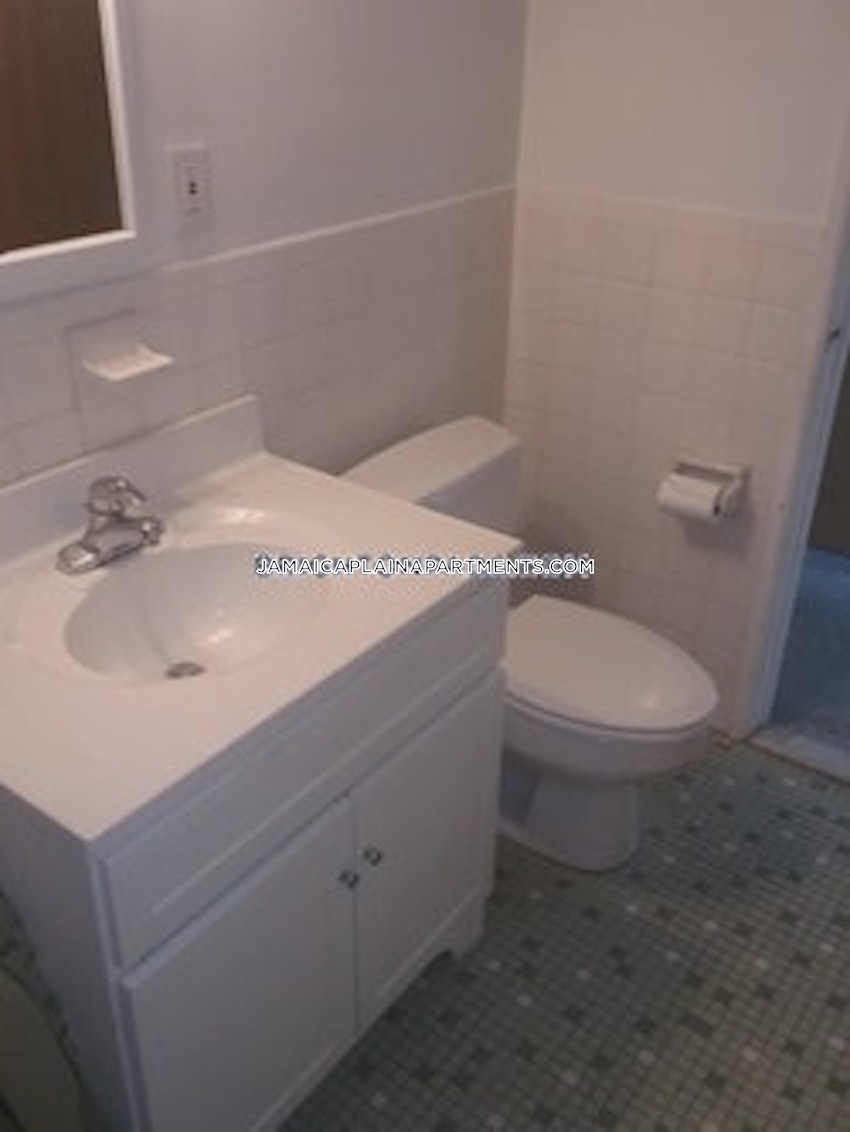 BOSTON - JAMAICA PLAIN - CENTER - 3 Beds, 2 Baths - Image 2