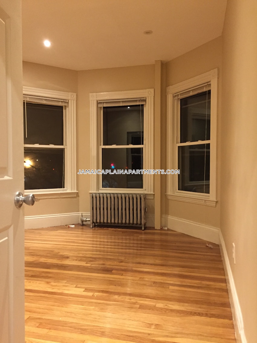 BOSTON - JAMAICA PLAIN - FOREST HILLS - 3 Beds, 1 Bath - Image 16