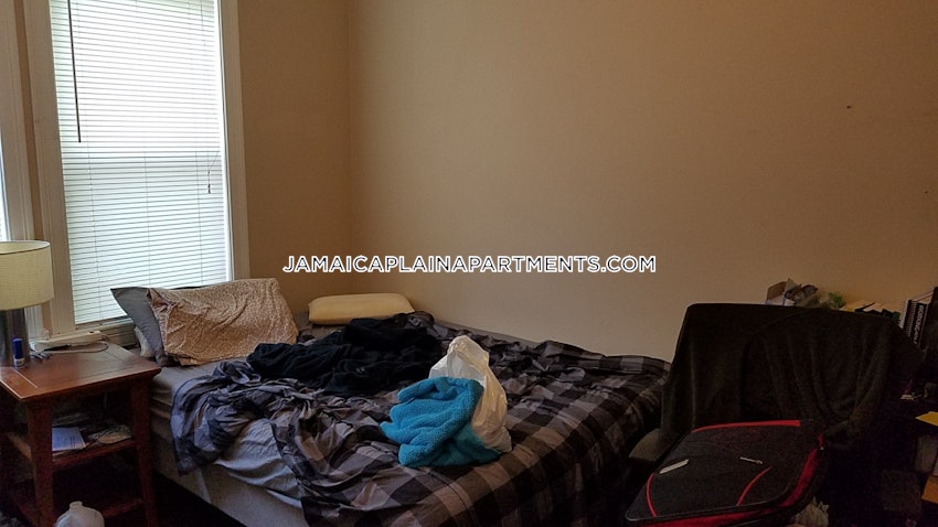 BOSTON - JAMAICA PLAIN - FOREST HILLS - 4 Beds, 2 Baths - Image 9