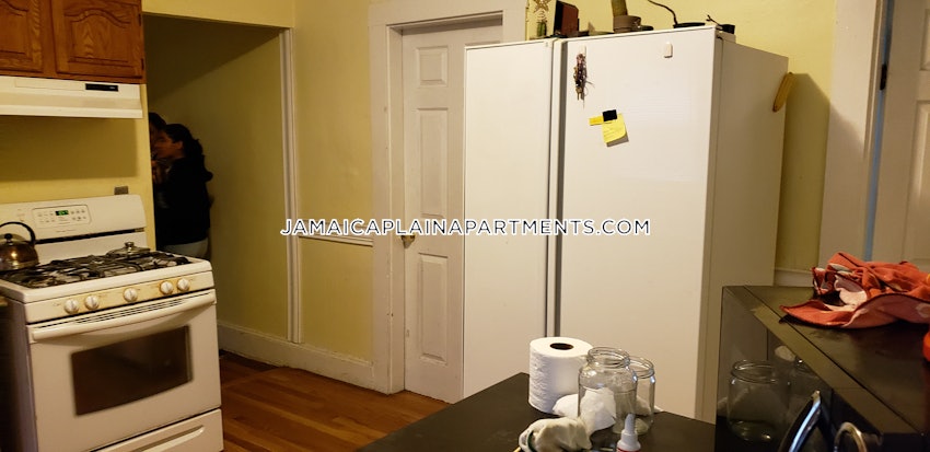 BOSTON - JAMAICA PLAIN - FOREST HILLS - 4 Beds, 1 Bath - Image 7