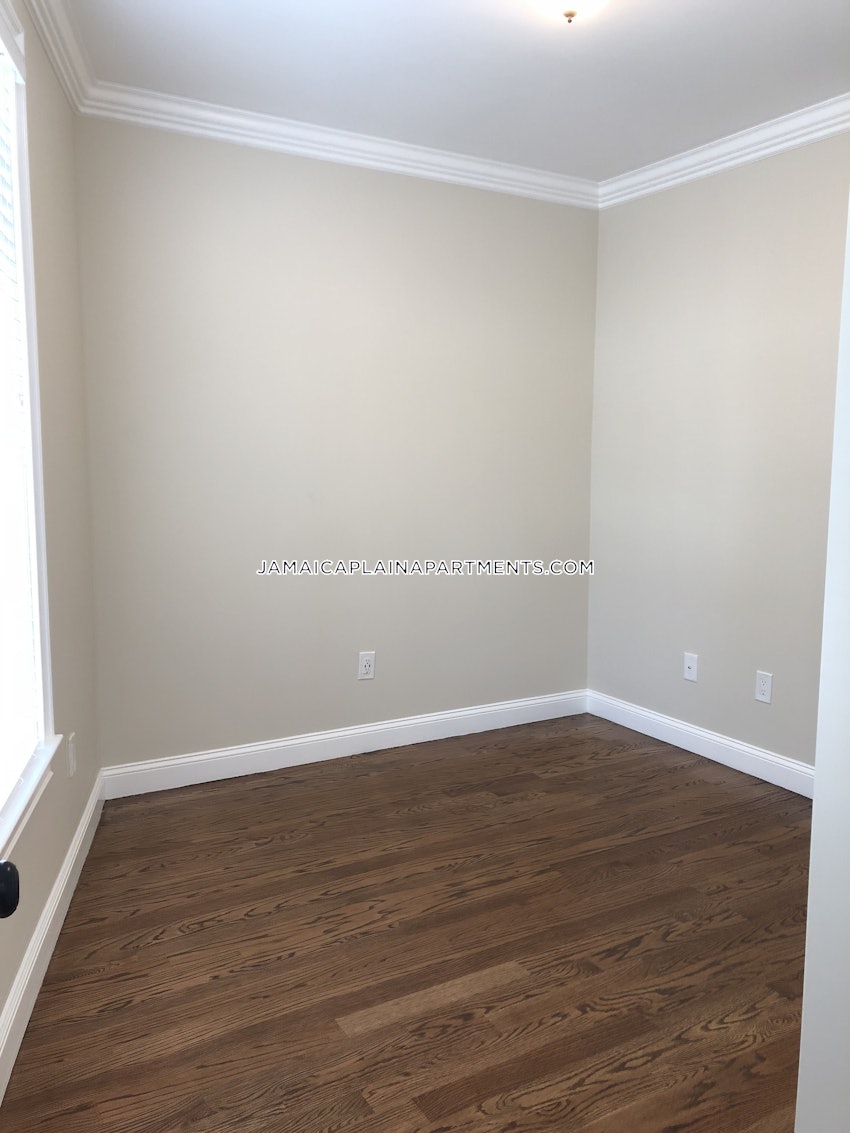 BOSTON - JAMAICA PLAIN - FOREST HILLS - 3 Beds, 2 Baths - Image 11