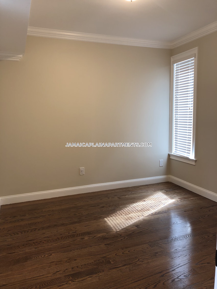 BOSTON - JAMAICA PLAIN - FOREST HILLS - 3 Beds, 2 Baths - Image 9