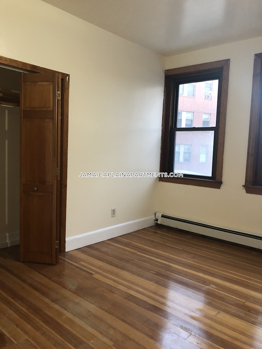 BOSTON - JAMAICA PLAIN - HYDE SQUARE - 4 Beds, 1 Bath - Image 35