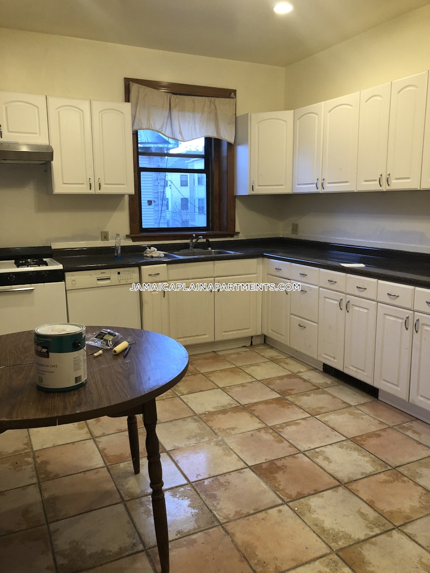 BOSTON - JAMAICA PLAIN - HYDE SQUARE - 4 Beds, 1 Bath - Image 10