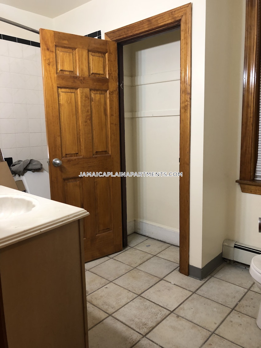 BOSTON - JAMAICA PLAIN - HYDE SQUARE - 4 Beds, 1 Bath - Image 29