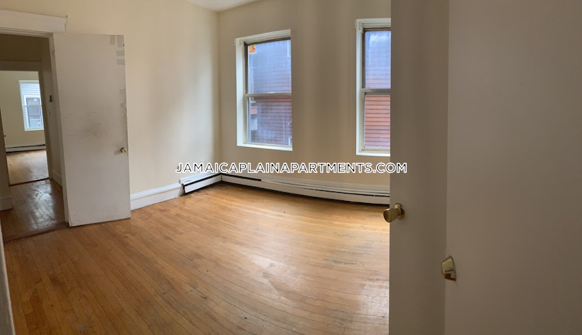 BOSTON - JAMAICA PLAIN - CENTER - 3 Beds, 1 Bath - Image 4