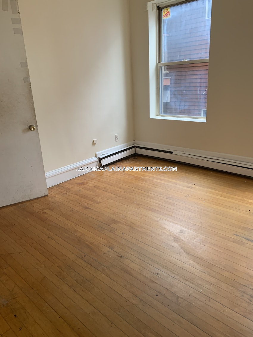 BOSTON - JAMAICA PLAIN - CENTER - 3 Beds, 1 Bath - Image 9