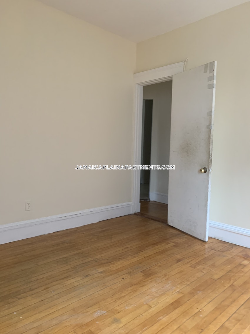 BOSTON - JAMAICA PLAIN - CENTER - 3 Beds, 1 Bath - Image 3