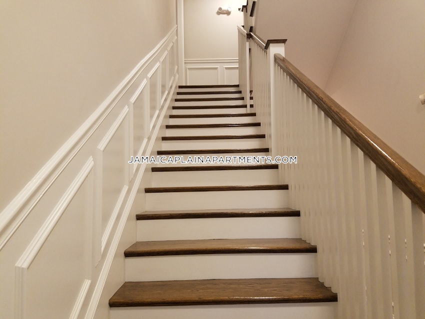 BOSTON - JAMAICA PLAIN - JACKSON SQUARE - 3 Beds, 2 Baths - Image 25