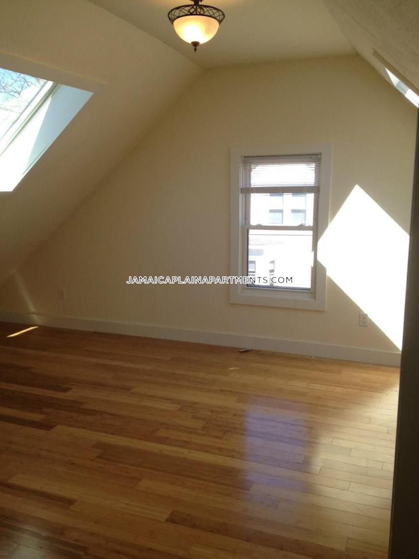 BOSTON - JAMAICA PLAIN - STONY BROOK - 4 Beds, 2 Baths - Image 8