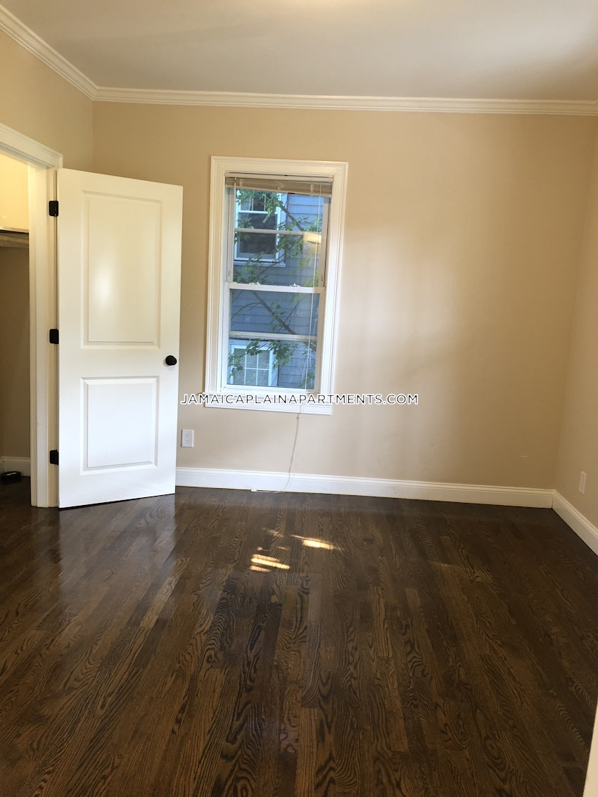 BOSTON - JAMAICA PLAIN - FOREST HILLS - 4 Beds, 2 Baths - Image 24