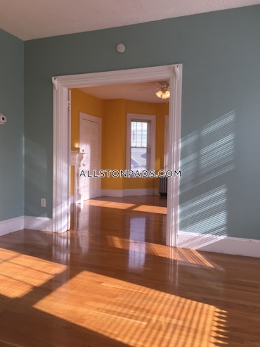 Boston - 4 Beds, 2 Baths