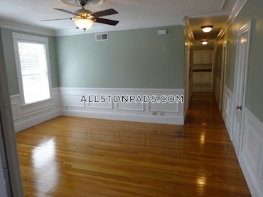 Boston - 4 Beds, 2 Baths