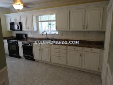 Boston - 4 Beds, 2 Baths