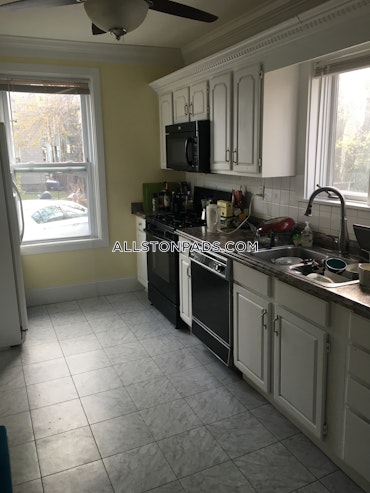 Boston - 4 Beds, 2 Baths