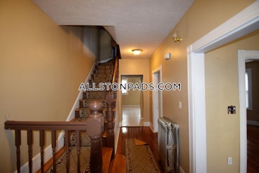 Boston - 6 Beds, 2 Baths