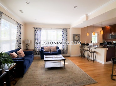 Boston - 5 Beds, 2 Baths