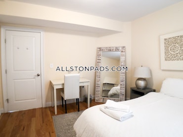 Boston - 5 Beds, 2 Baths