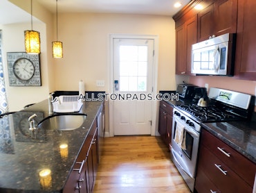 Boston - 5 Beds, 2 Baths