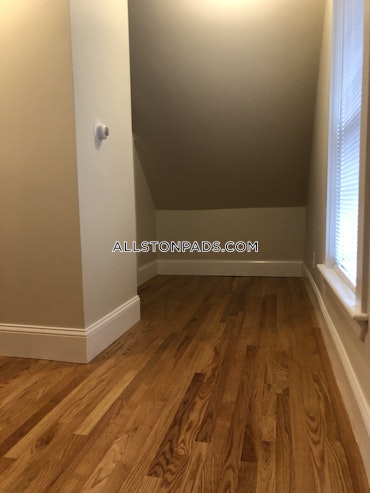 Boston - 4 Beds, 2 Baths