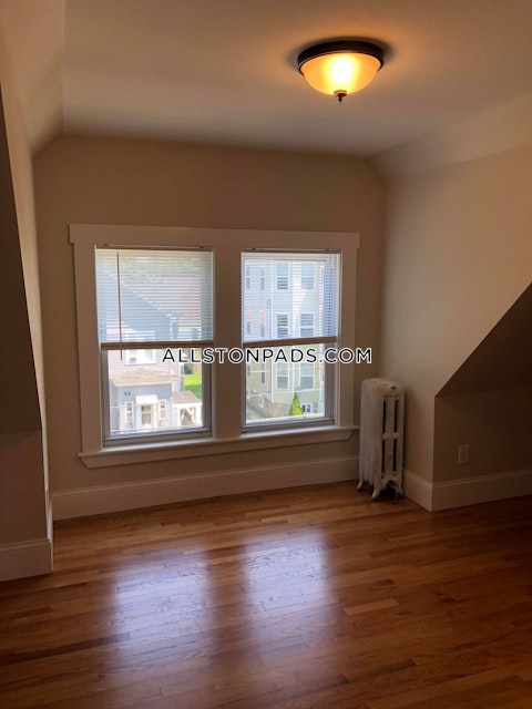 Mansfield St. Boston photo 12