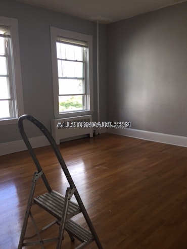 Boston - 4 Beds, 2 Baths