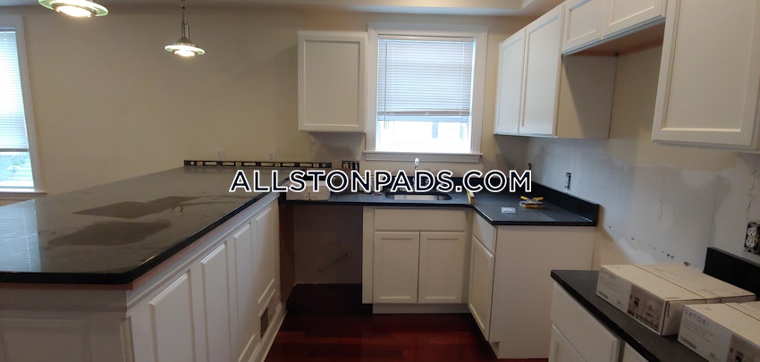 BOSTON - LOWER ALLSTON - 4 Beds, 2 Baths - Image 9