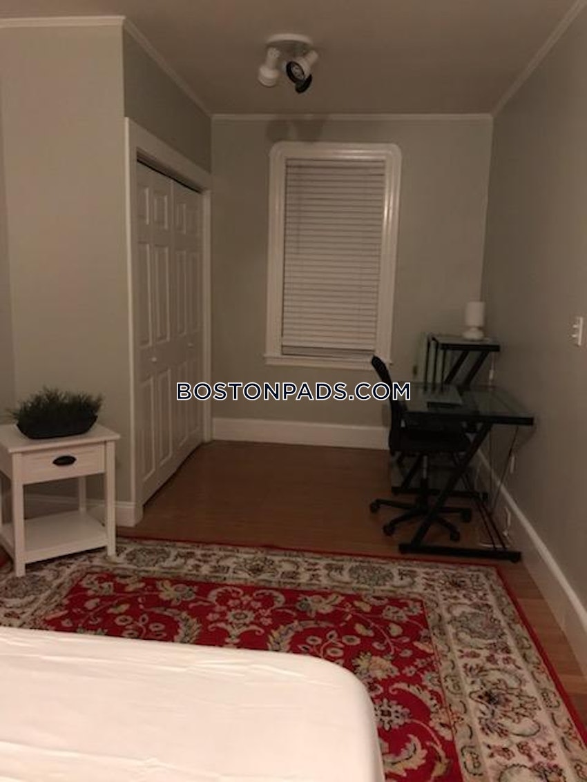 BOSTON - HYDE PARK - 3 Beds, 1 Bath - Image 9