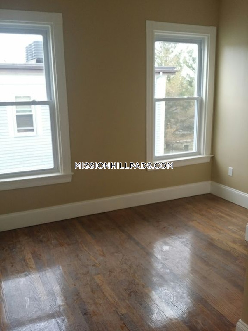 BOSTON - MISSION HILL - 5 Beds, 2 Baths - Image 1