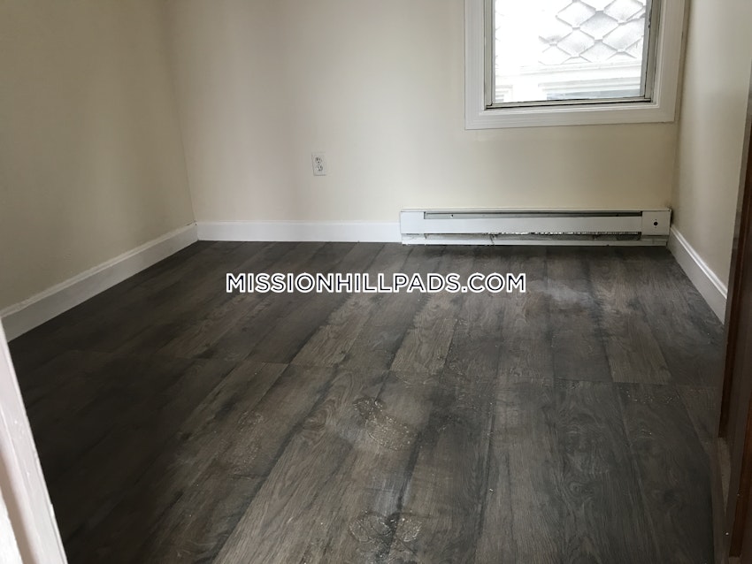 BOSTON - MISSION HILL - 5 Beds, 2 Baths - Image 79
