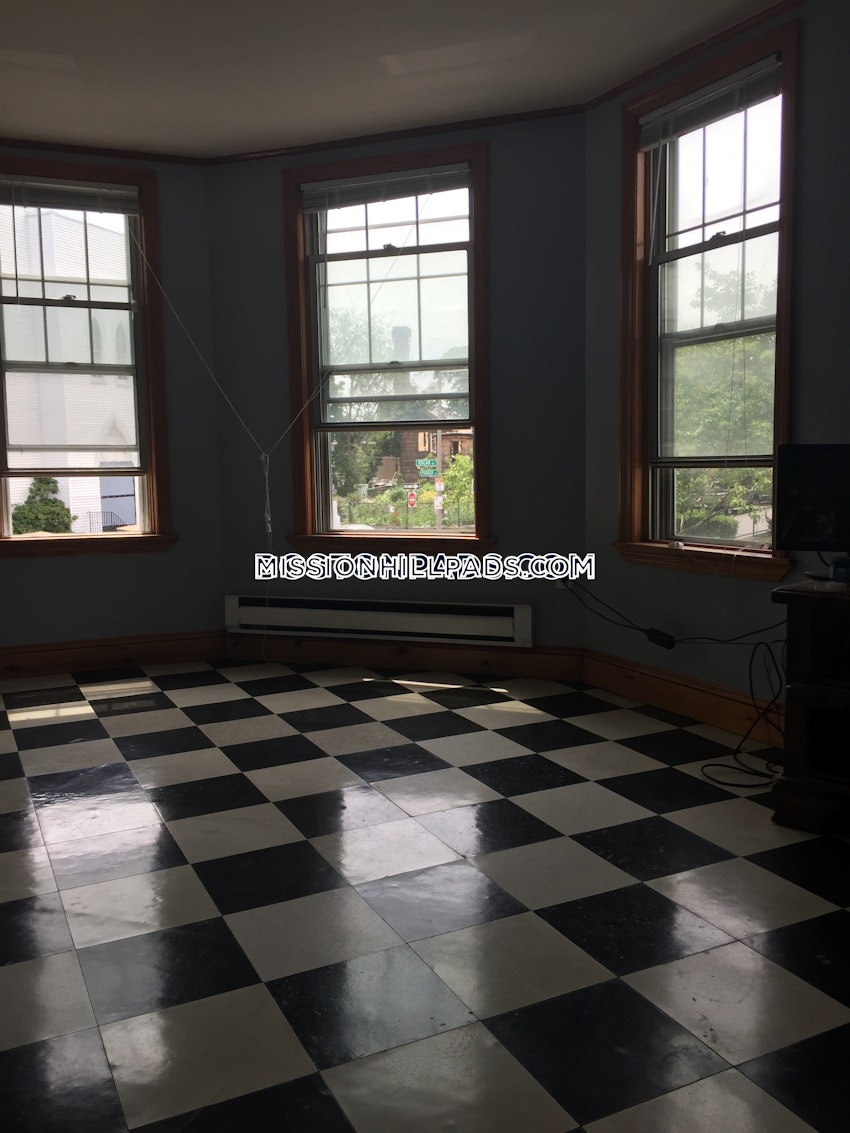 BOSTON - MISSION HILL - 5 Beds, 2 Baths - Image 77