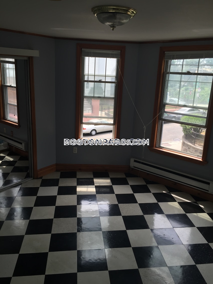 BOSTON - MISSION HILL - 5 Beds, 2 Baths - Image 75