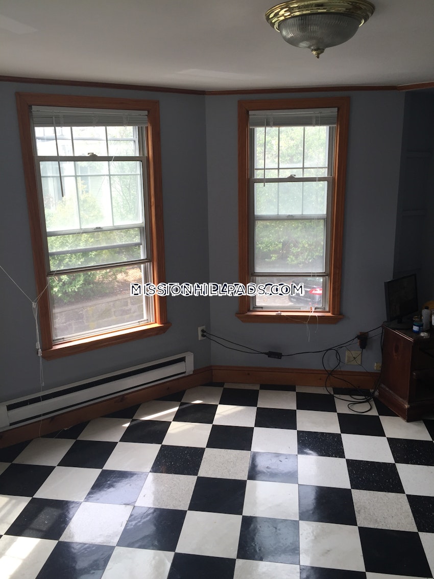 BOSTON - MISSION HILL - 5 Beds, 2 Baths - Image 74