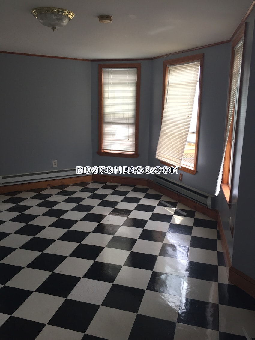 BOSTON - MISSION HILL - 5 Beds, 2 Baths - Image 73