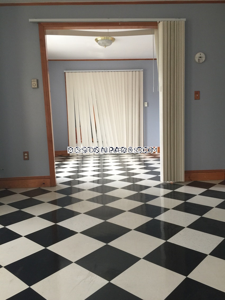 BOSTON - MISSION HILL - 5 Beds, 2 Baths - Image 72