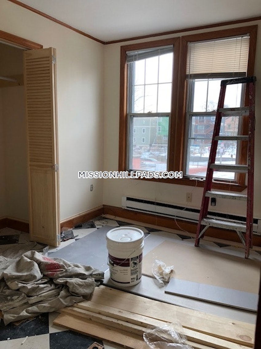 BOSTON - MISSION HILL - 5 Beds, 2 Baths - Image 53