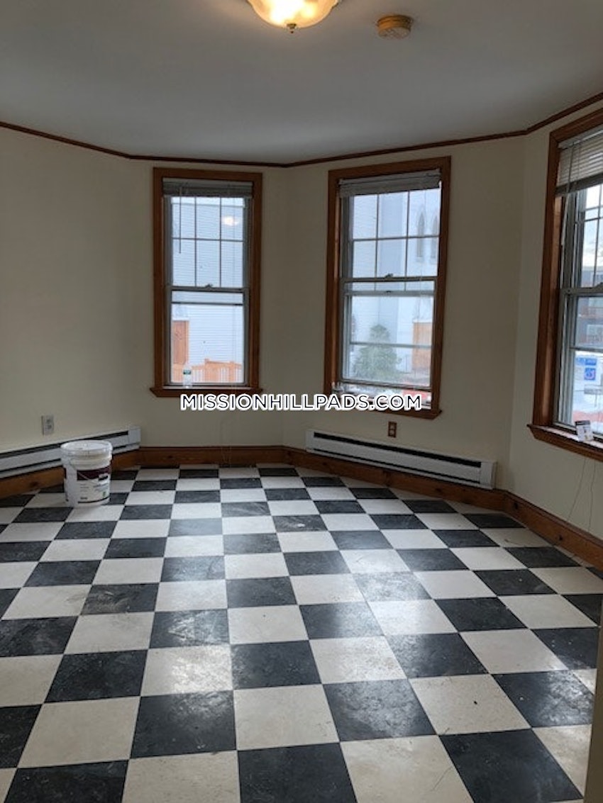 BOSTON - MISSION HILL - 5 Beds, 2 Baths - Image 51
