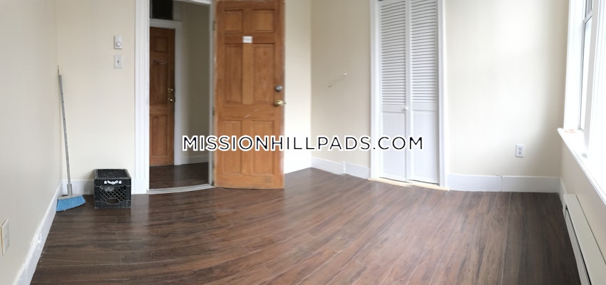 BOSTON - MISSION HILL - 5 Beds, 2 Baths - Image 29