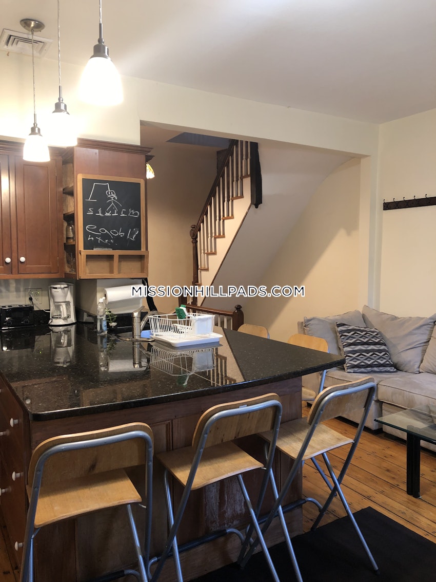 BOSTON - MISSION HILL - 3 Beds, 2 Baths - Image 28