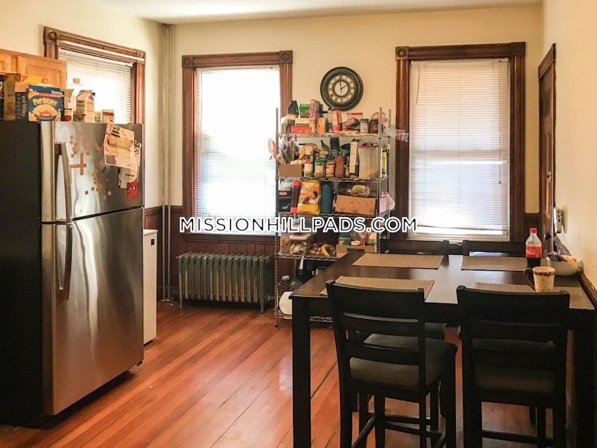 BOSTON - MISSION HILL - 5 Beds, 2 Baths - Image 42
