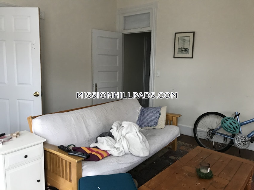 BOSTON - MISSION HILL - 4 Beds, 1 Bath - Image 17