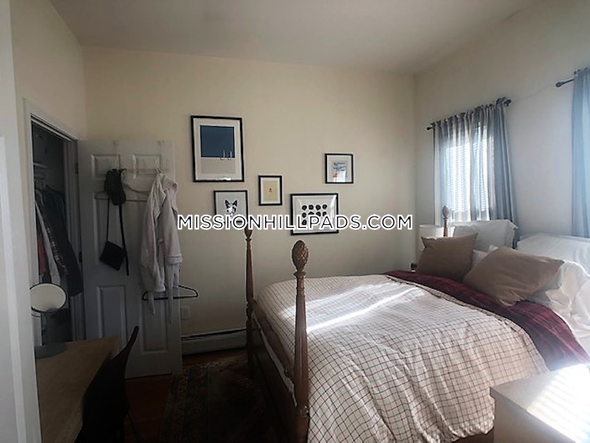 BOSTON - MISSION HILL - 4 Beds, 1 Bath - Image 9