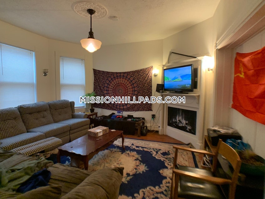 BOSTON - MISSION HILL - 6 Beds, 2.5 Baths - Image 1